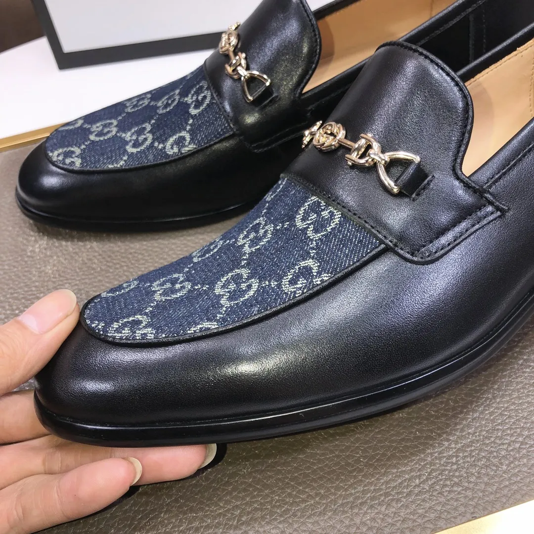 Factory batch 500💰Italy’s top luxury men’s shoe giant (GUCCI) (Gucci) (full cowhide lining) new arrival🍃Original European style🔰 Pleasant to the eye😍In order to make the shoes more durable and non-deformable🌀The production continues to follow traditional methods but there is still no lack of innovation💪The original sheepskin is selected for the leather♻️Smooth, natural and extra bright⭐Made of imported cowhide The rich man’s first choice 38-45 (45 customized)